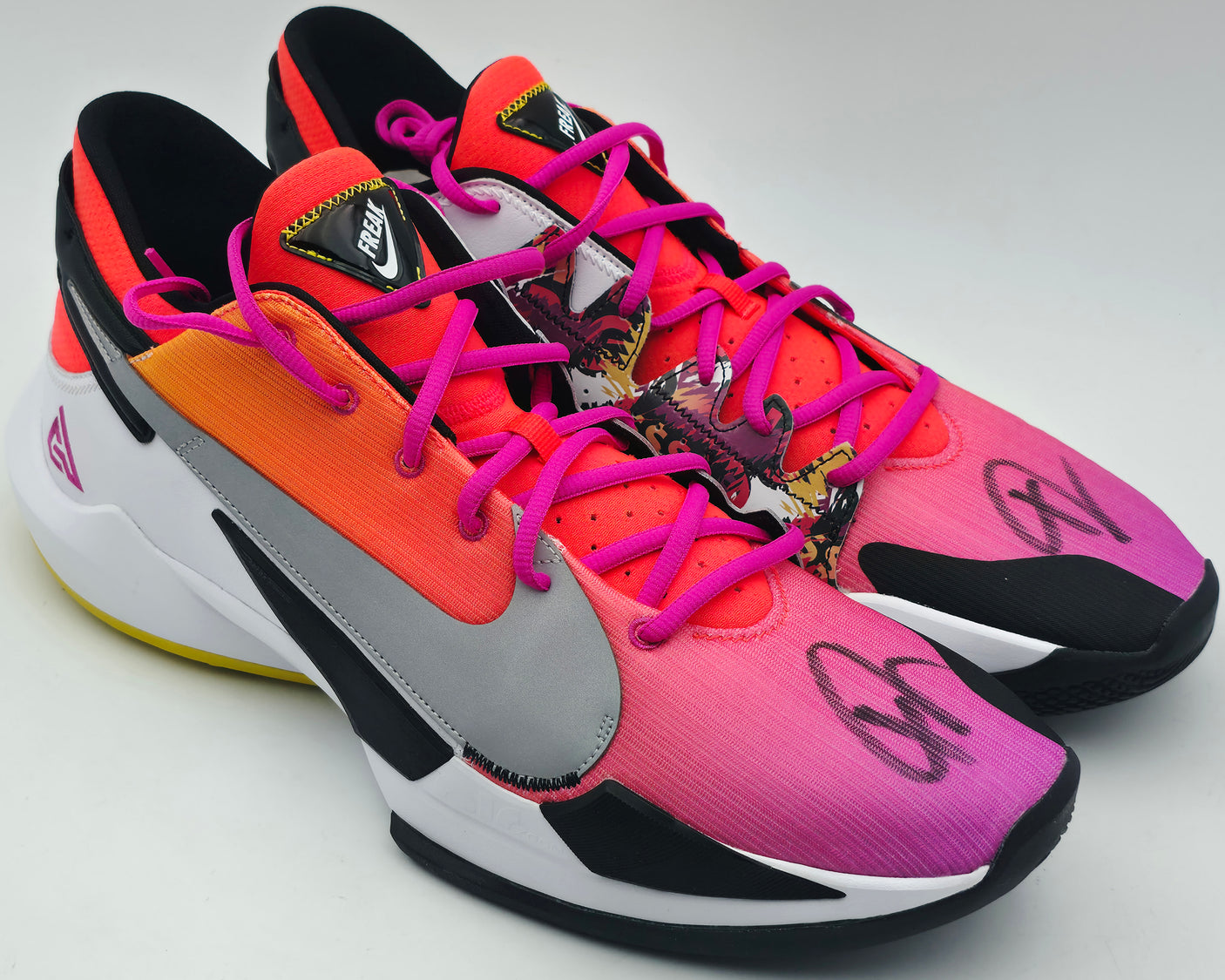 Giannis Antetokounmpo Autographed Gradient Fade Nike Zoom Freak 2 Shoes Milwaukee Bucks Size 17 (No Box) Beckett BAS Witness #3W395059 & #3W395060