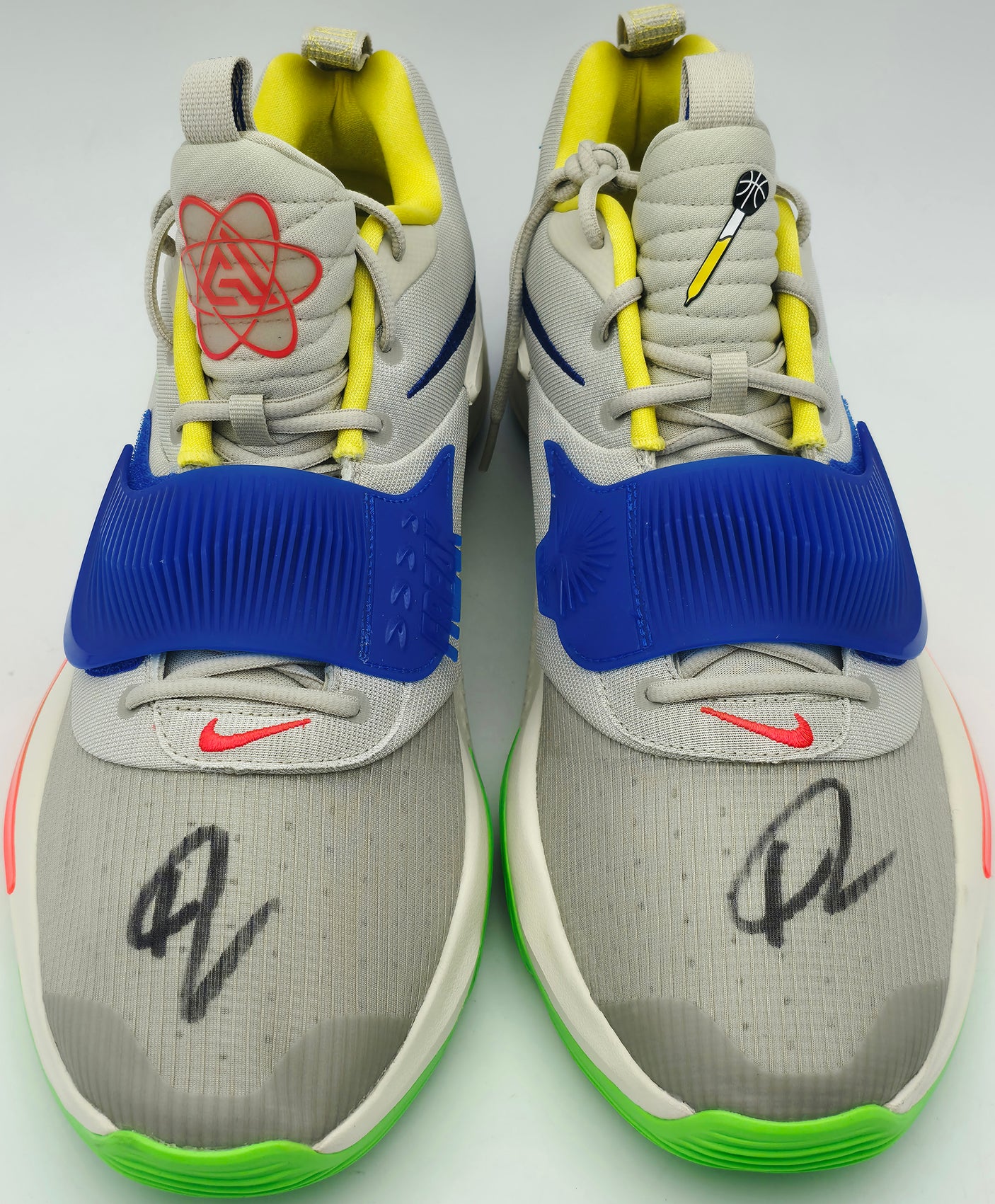 Giannis Antetokounmpo Autographed Primary Colors Nike ZOOM FREAK 3 Shoes Milwaukee Bucks Size 17 (No Box) Beckett BAS Witness #3W396895 & #3W396896