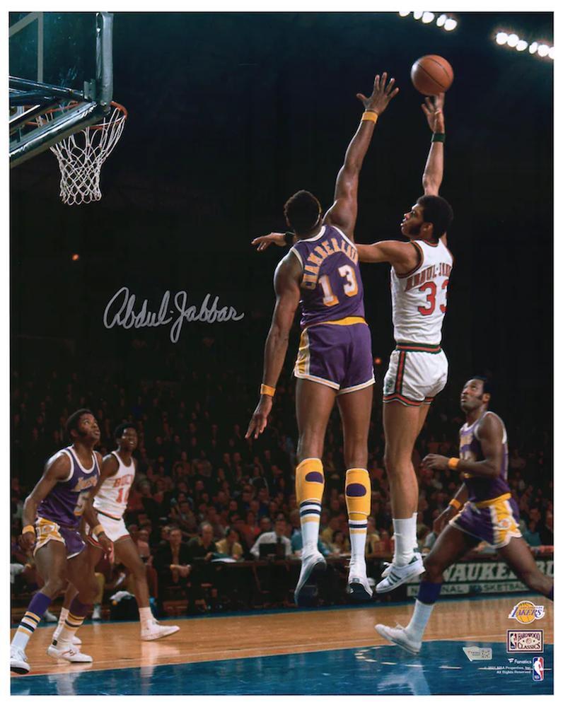 KAREEM ABDUL-JABBAR Autographed Milwaukee Bucks "Sky Hook" 16" x 20" Photograph FANATICS