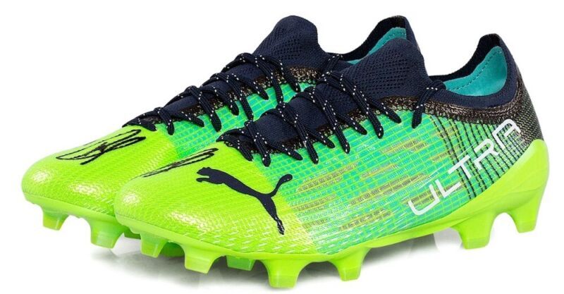 CHRISTIAN PULISIC Autographed Green/Black Puma Ultra 1.3 Cleats PANINI LE 1/25