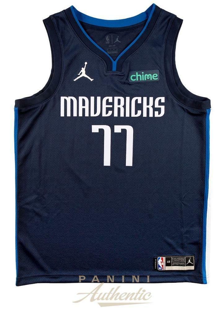 Luka Doncic Autographed Dallas Mavericks Navy Blue Nike Swingman Jersey Panini
