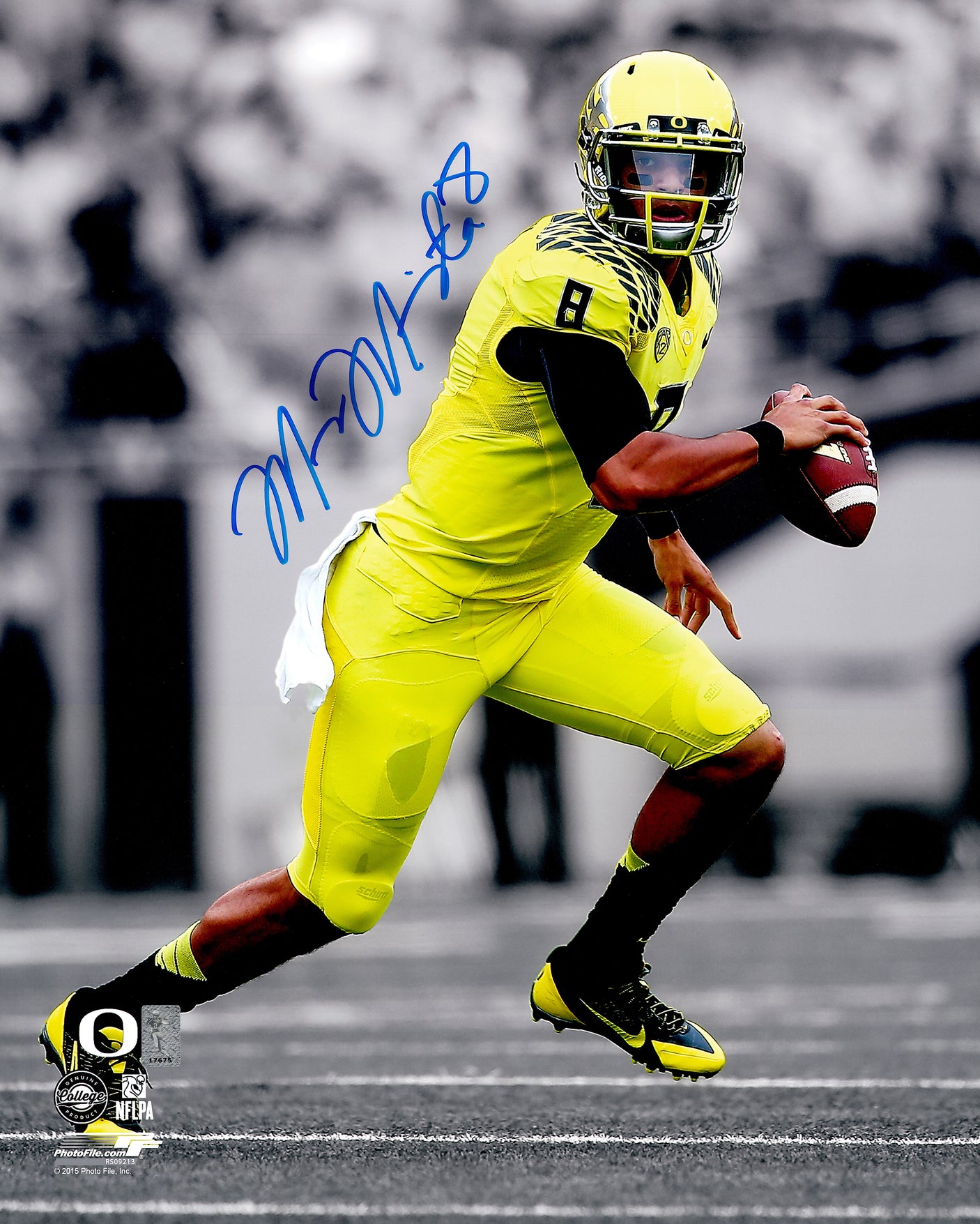 Marcus Mariota Autographed 16x20 Photo Oregon Ducks MM Holo Stock #87194