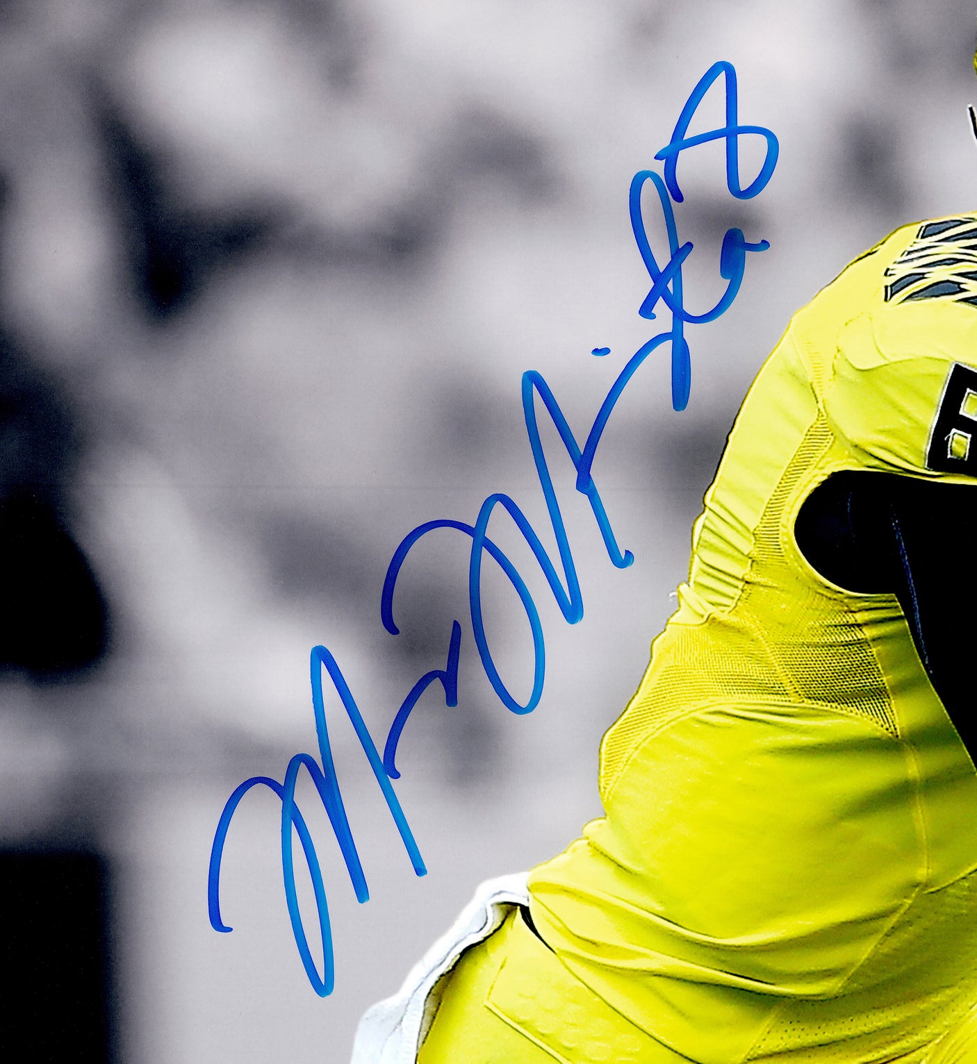 Marcus Mariota Autographed 16x20 Photo Oregon Ducks MM Holo Stock #87194