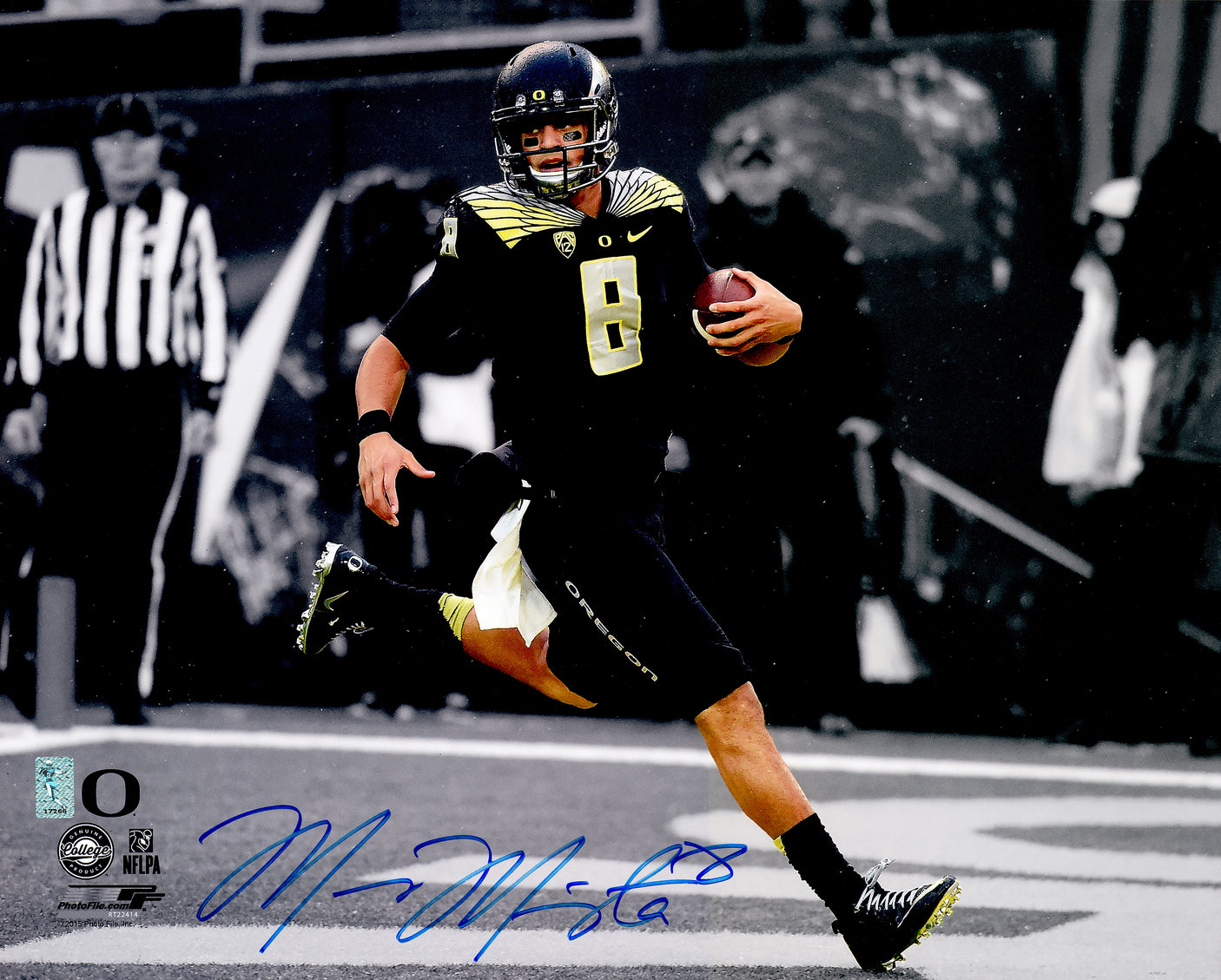 Marcus Mariota Autographed 16x20 Photo Oregon Ducks MM Holo Stock #89243