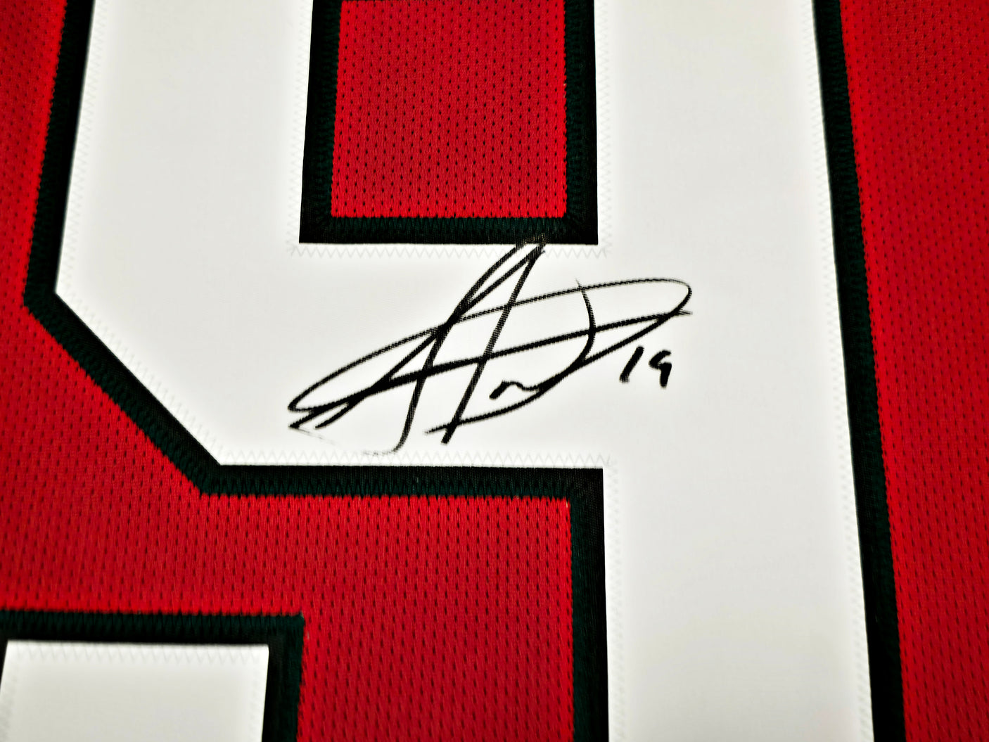 Chicago Blackhawks Jonathan Toews Autographed Red Reebok Premier Jersey Size L Beckett BAS Witness Stock #250188