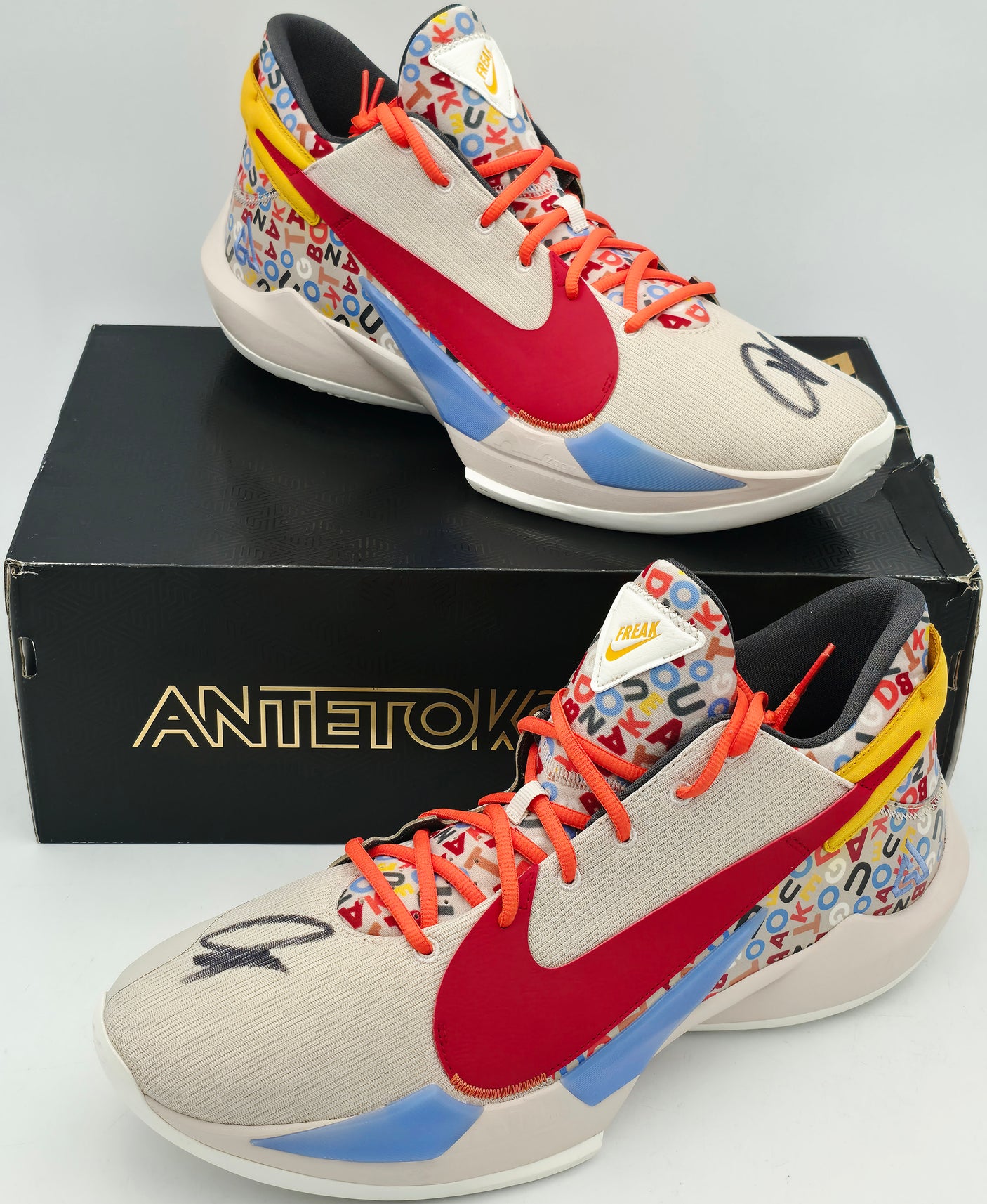 Giannis Antetokounmpo Autographed 2021 Player Exclusive (PE) Promo Desert Sand & Gym Nike Zoom Freak 2 Shoes Milwaukee Bucks Size 17 Beckett BAS Witness Stock #252593