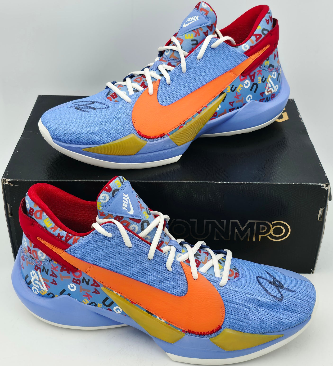 Giannis Antetokounmpo Autographed 2021 Player Exclusive (PE) Promo Royal Nike Zoom Freak 2 1 Shoes Milwaukee Bucks Size 17 Beckett BAS Witness Stock #252602