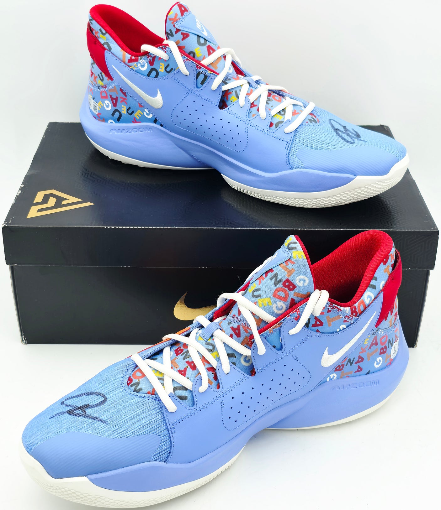 Giannis Antetokounmpo Autographed 2021 Player Exclusive (PE) Promo Royal Nike Zoom Freak 2 1 Shoes Milwaukee Bucks Size 17 Beckett BAS Witness Stock #252602