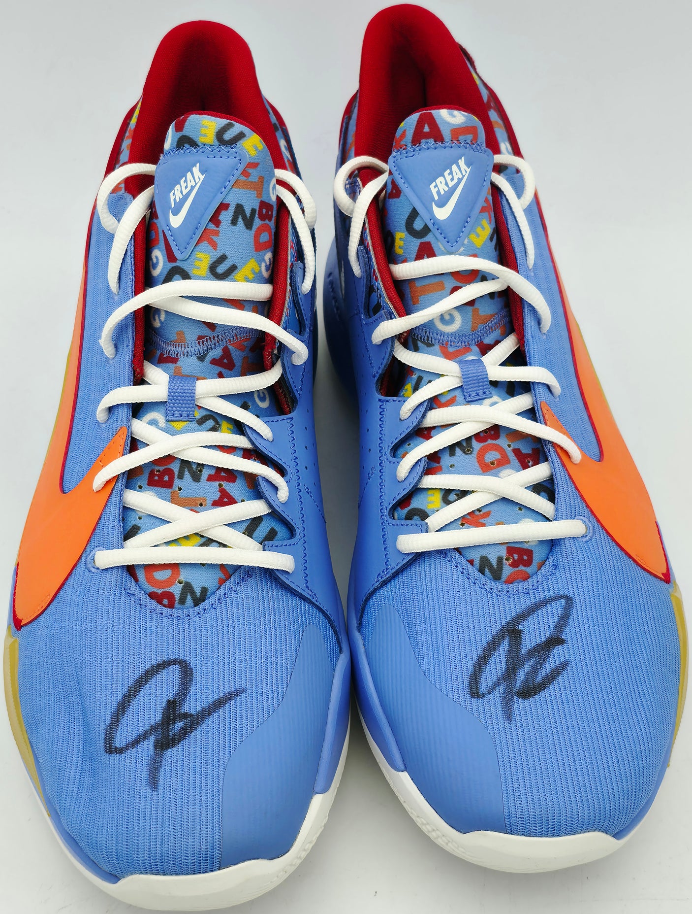 Giannis Antetokounmpo Autographed 2021 Player Exclusive (PE) Promo Royal Nike Zoom Freak 2 1 Shoes Milwaukee Bucks Size 17 Beckett BAS Witness Stock #252602