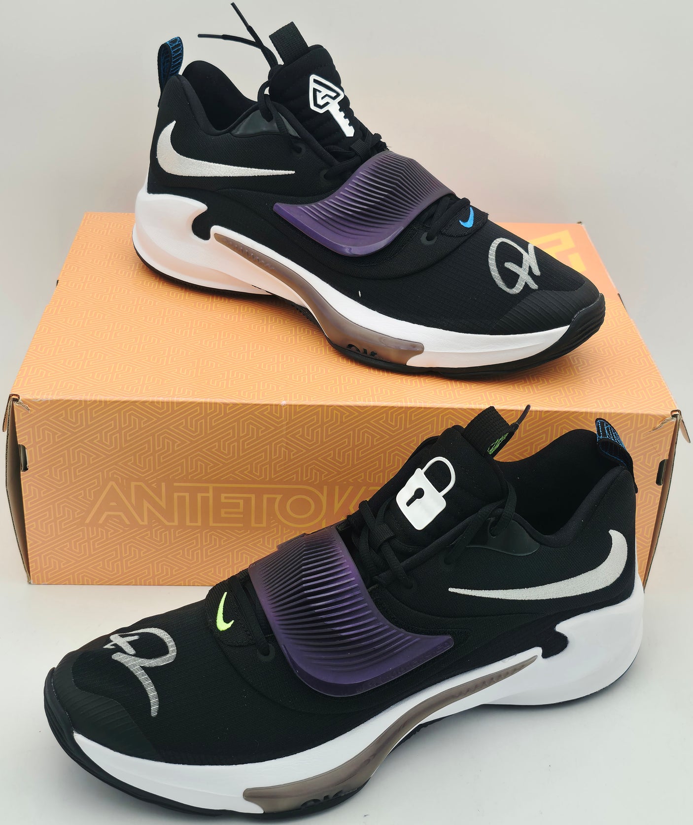 Giannis Antetokounmpo Autographed 2021 Player Exclusive (PE) Promo Black & White Nike Zoom Freak 3 Shoes Milwaukee Bucks Size 17 Beckett BAS Witness Stock #252760