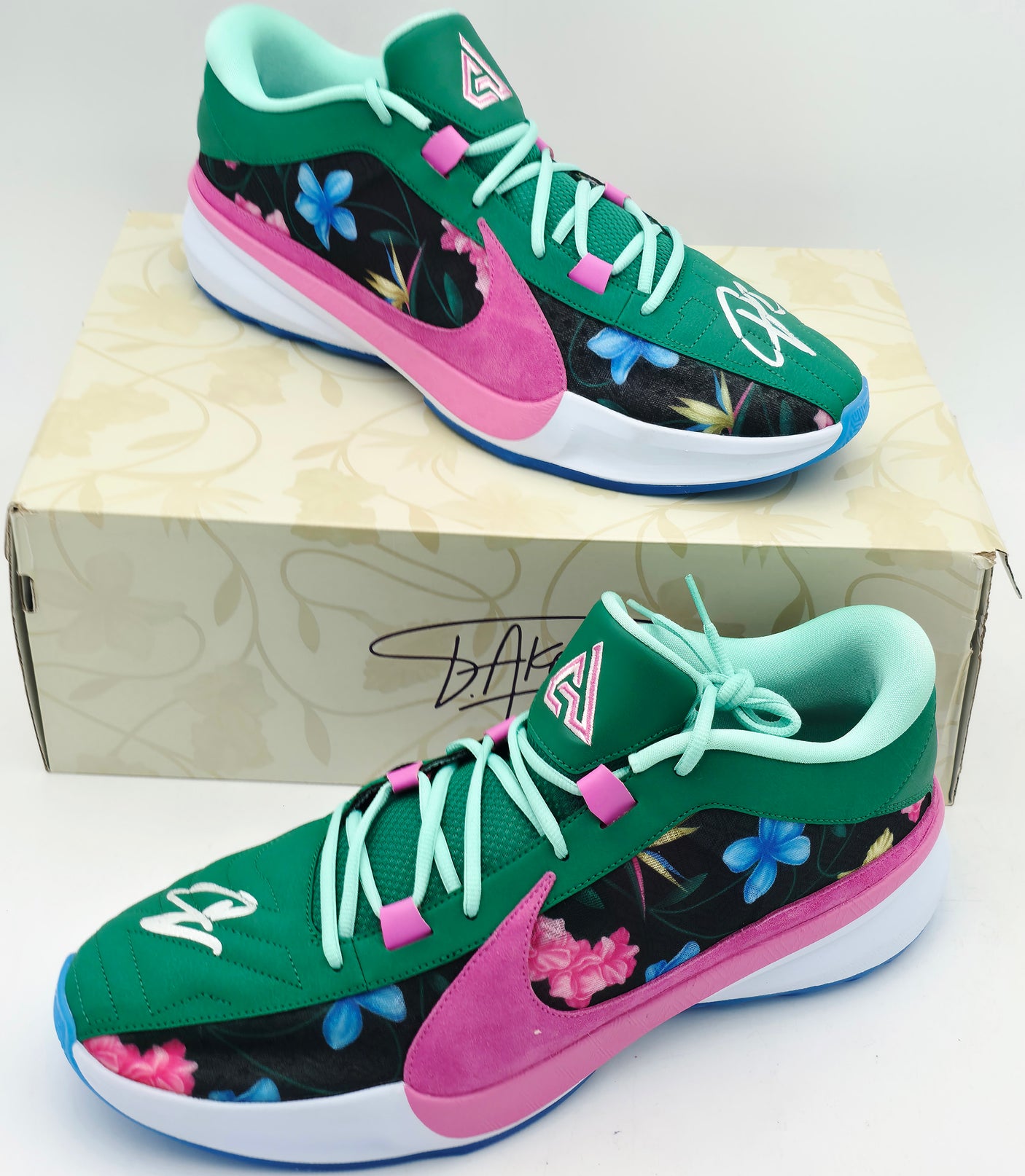 Giannis Antetokounmpo Autographed 2023 Player Exclusive (PE) Promo Light Phantom Blue, Black & Plyfl Nike Zoom Freak 5 Shoes Milwaukee Bucks Size 17 Beckett BAS Witness Stock #252700