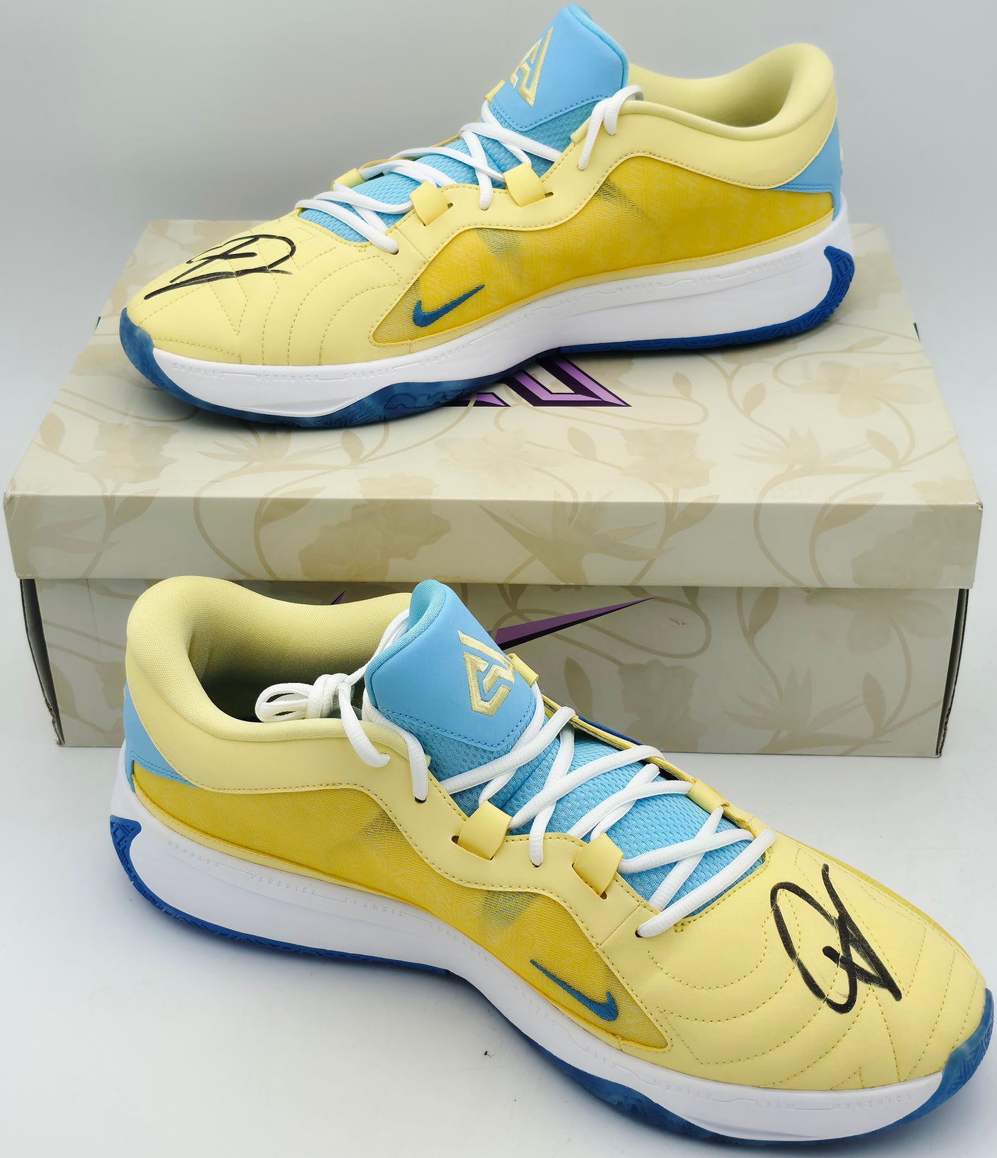Giannis Antetokounmpo Autographed 2023 Player Exclusive (PE) Promo Soft Yellow & Light Phantom Blue Nike Zoom Freak 5 Shoes Milwaukee Bucks Size 17 Beckett BAS Witness Stock #252709