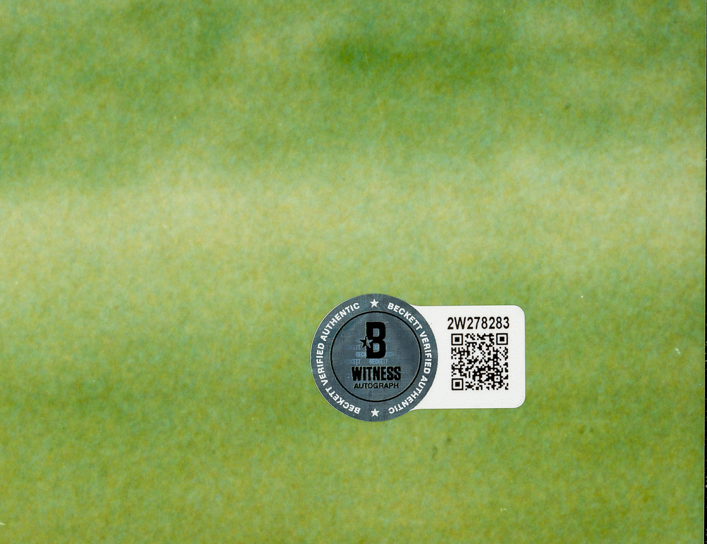 Ken Griffey Jr. Autographed 16x20 Photo Seattle Mariners (Wall Catch) Beckett BAS Witness Stock #252800