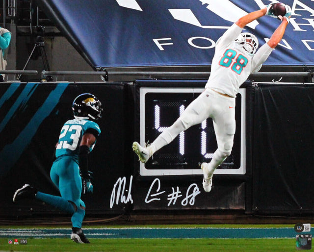 Mike Gesicki Autographed Miami Dolphins Air Catch 16x20 HM Photo- Beckett W *Wte Image 1