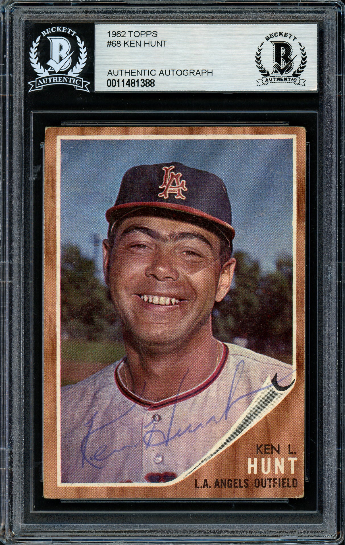 Ken Hunt Autographed 1962 Topps Card #68 Los Angeles Angels Beckett BAS #11481388
