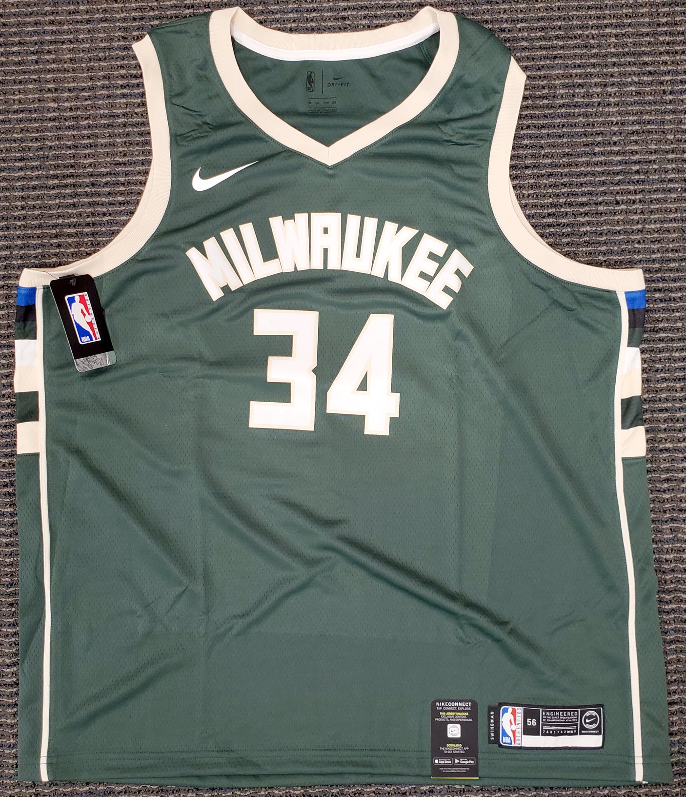 Milwaukee Bucks Giannis Antetokounmpo Autographed Green Nike Jersey Size XXL Beckett BAS Stock #191165