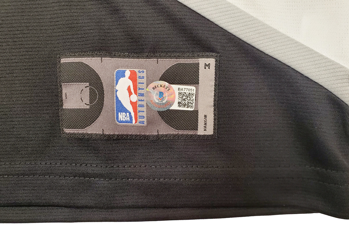 Portland Trail Blazers Damian Lillard Autographed Black Fanatics Jersey Size M Beckett BAS Stock #196412