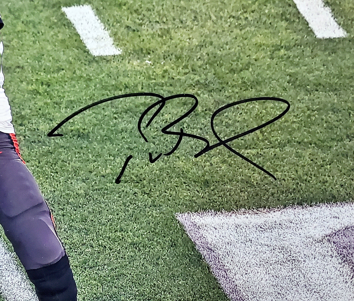 Tom Brady Autographed Framed 16x20 Photo Tampa Bay Buccaneers Super Bowl LV Fanatics Holo Stock #197158