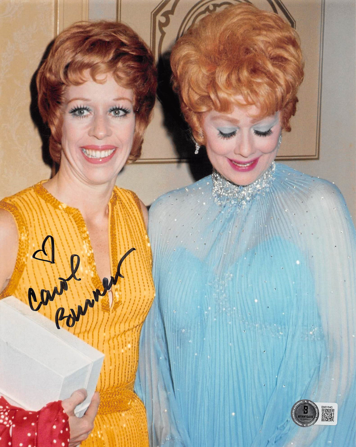 Carol Burnett Authentic Signed 8x10 Vertical Photo Autographed BAS 5