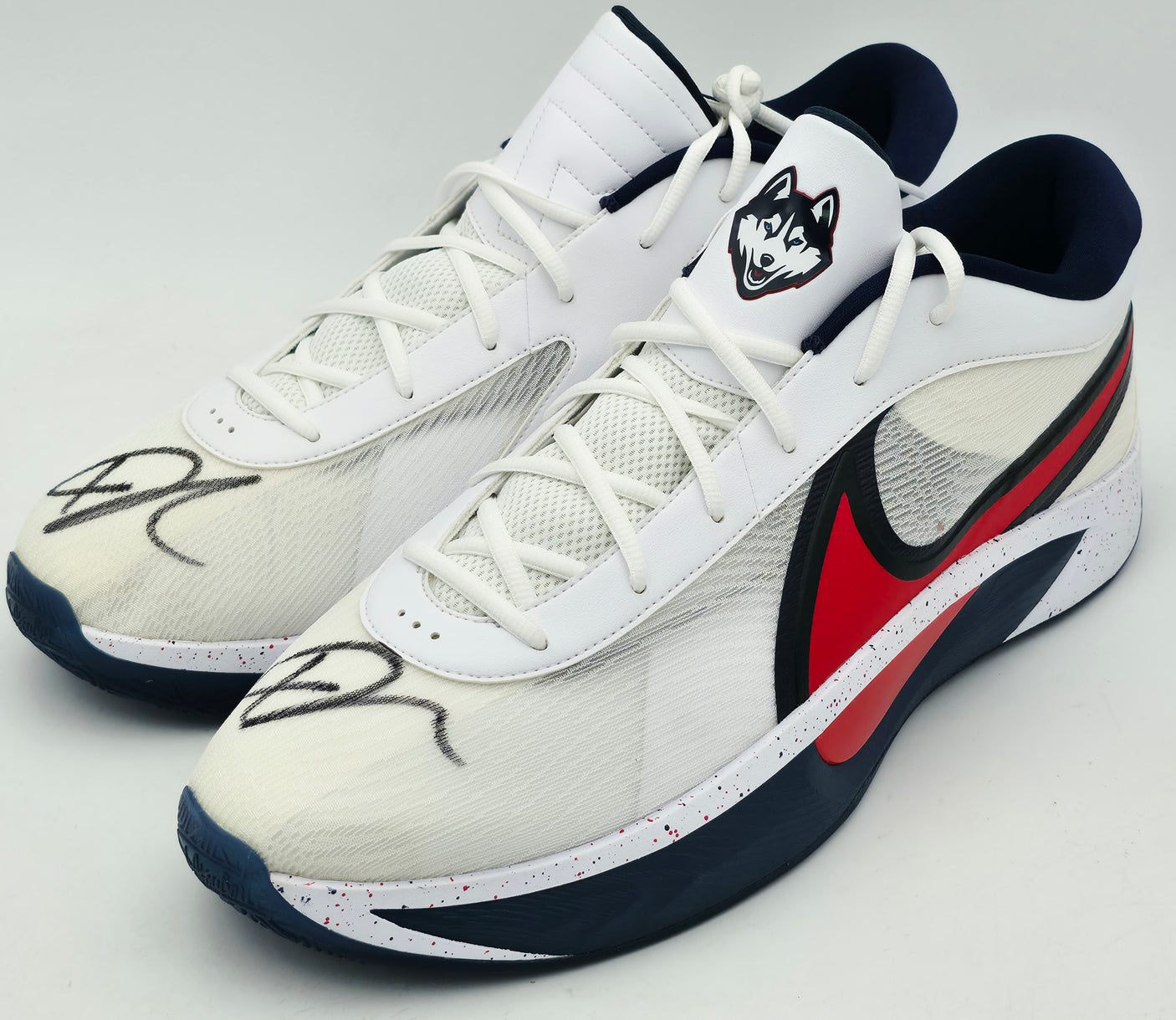 Giannis Antetokounmpo Autographed 2024 Player Exclusive (PE) Promo UCONN WHT/UNI RED-COL NVY Nike Zoom Freak 6 NCAA P Shoes Size 17 (No Box) Beckett BAS Witness #3W396931 & #3W396932