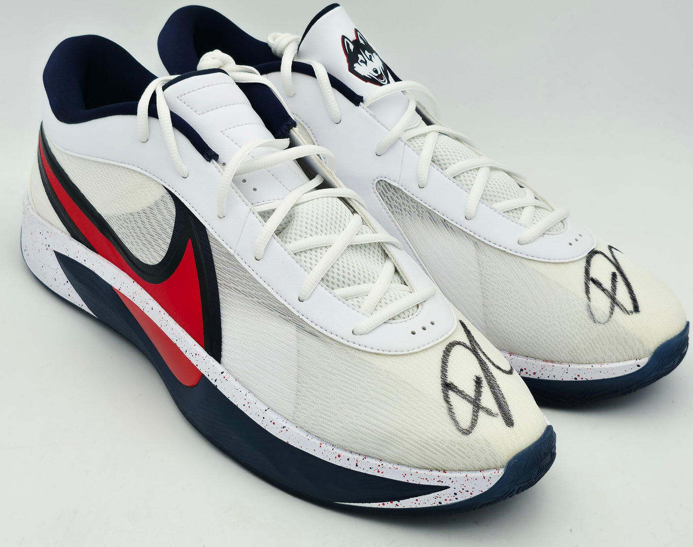 Giannis Antetokounmpo Autographed 2024 Player Exclusive (PE) Promo UCONN WHT/UNI RED-COL NVY Nike Zoom Freak 6 NCAA P Shoes Size 17 (No Box) Beckett BAS Witness #3W396931 & #3W396932