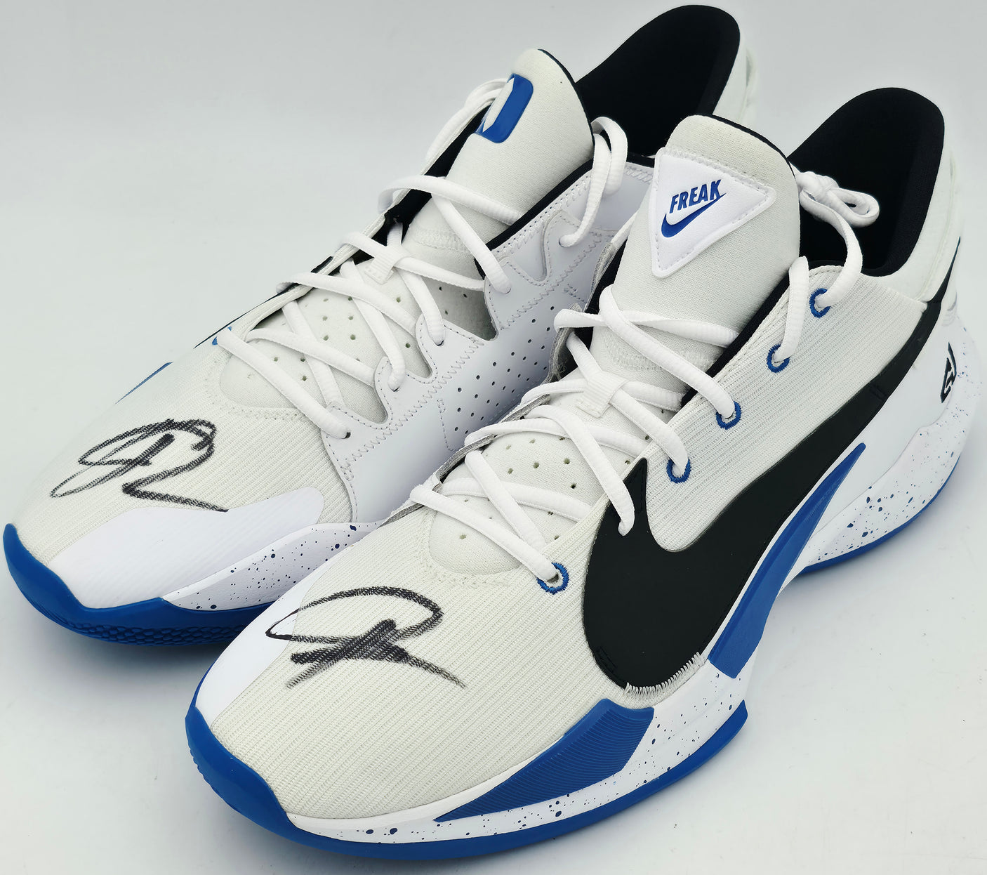 Giannis Antetokounmpo Autographed 2021 Player Exclusive (PE) Promo DUKE BLUE DEVILS WHITE/BLK-ROYAL Nike Zoom Freak 2 DUKE SOS Shoes Size 16 (No Box) Beckett BAS Witness #3W396953 & #3W396954