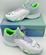 Giannis Antetokounmpo Autographed GRN/WHT/GRY Nike ZOOM FREAK 4 Shoes Milwaukee Bucks Size 16 (With Box) Beckett BAS Witness #3W396746 & #3W396747