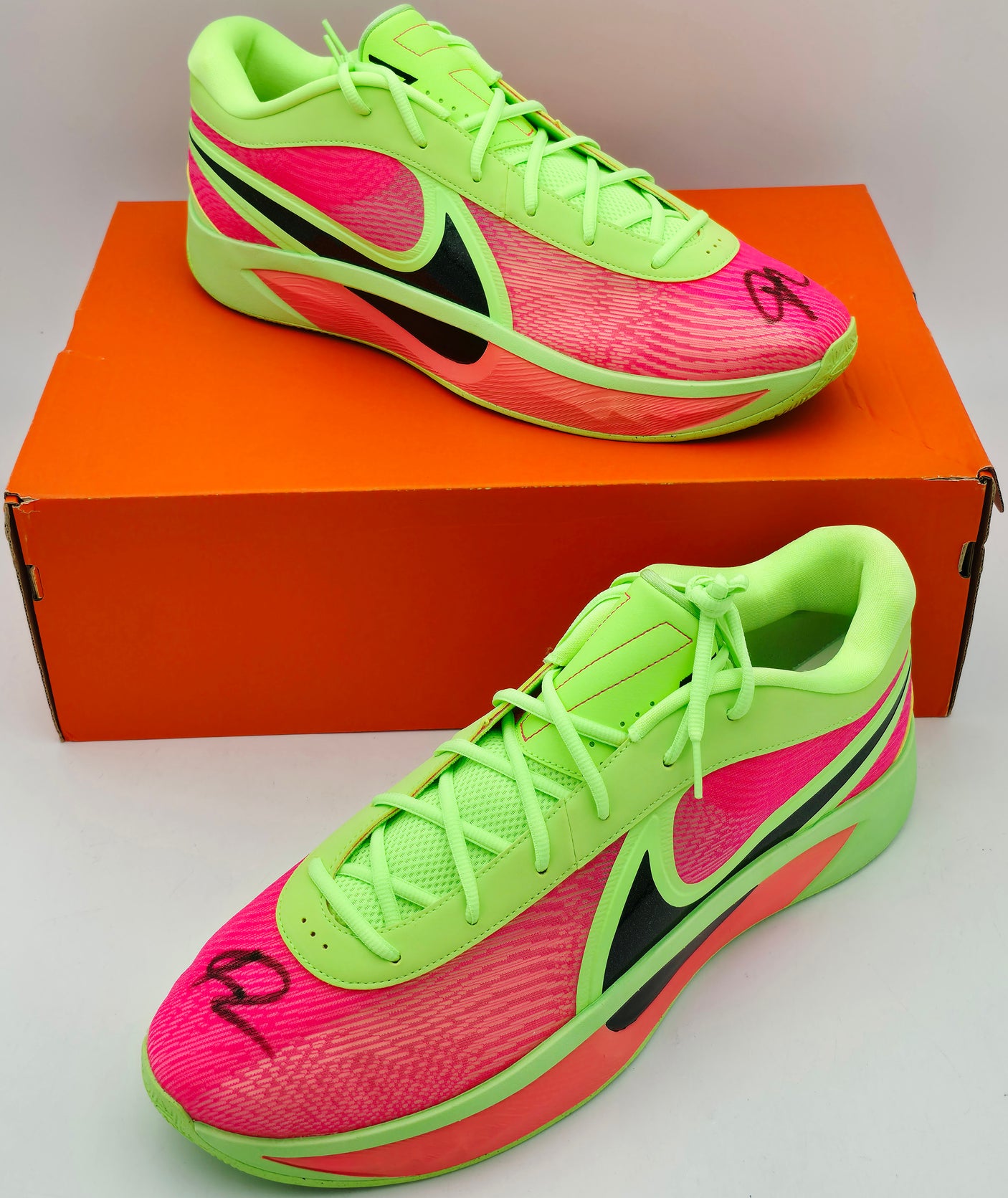 Giannis Antetokounmpo Autographed LIME BLAST/HYPER PINK Nike Zoom Freak 6 Shoes Milwaukee Bucks Size 17 (With Box) Beckett BAS Witness #3W395100 & #3W395101