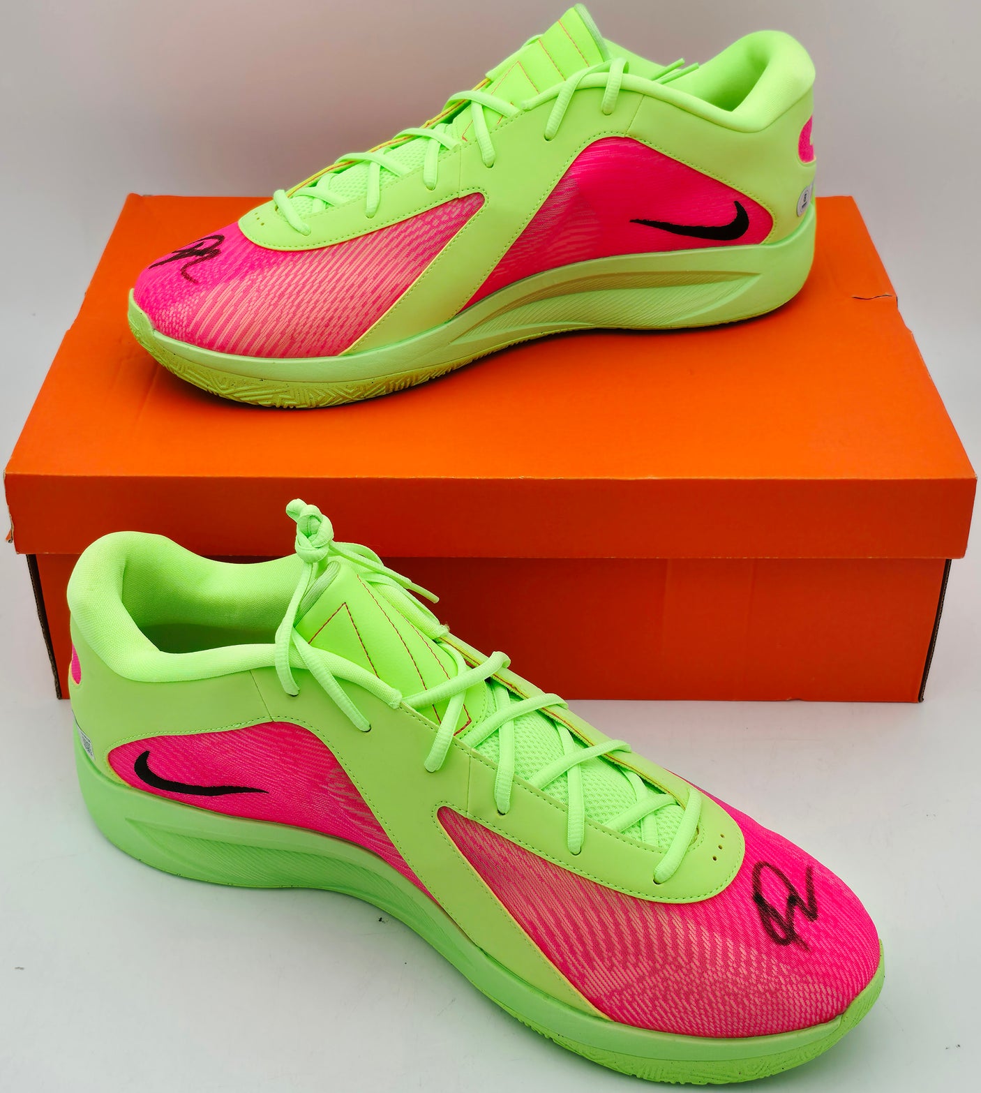 Giannis Antetokounmpo Autographed Lime Blast & Hyper Pink Nike Zoom Freak 6 Shoes Milwaukee Bucks Size 17 (With Box) Beckett BAS Witness #3W395100 & #3W395101