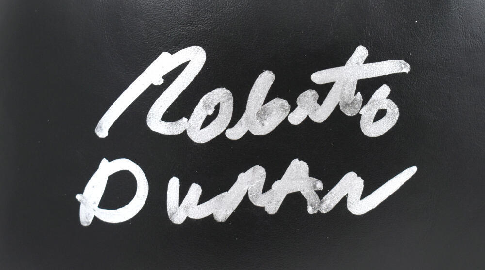 Roberto Duran Autographed Black Everlast Boxing Glove *Left - Beckett W Hologram