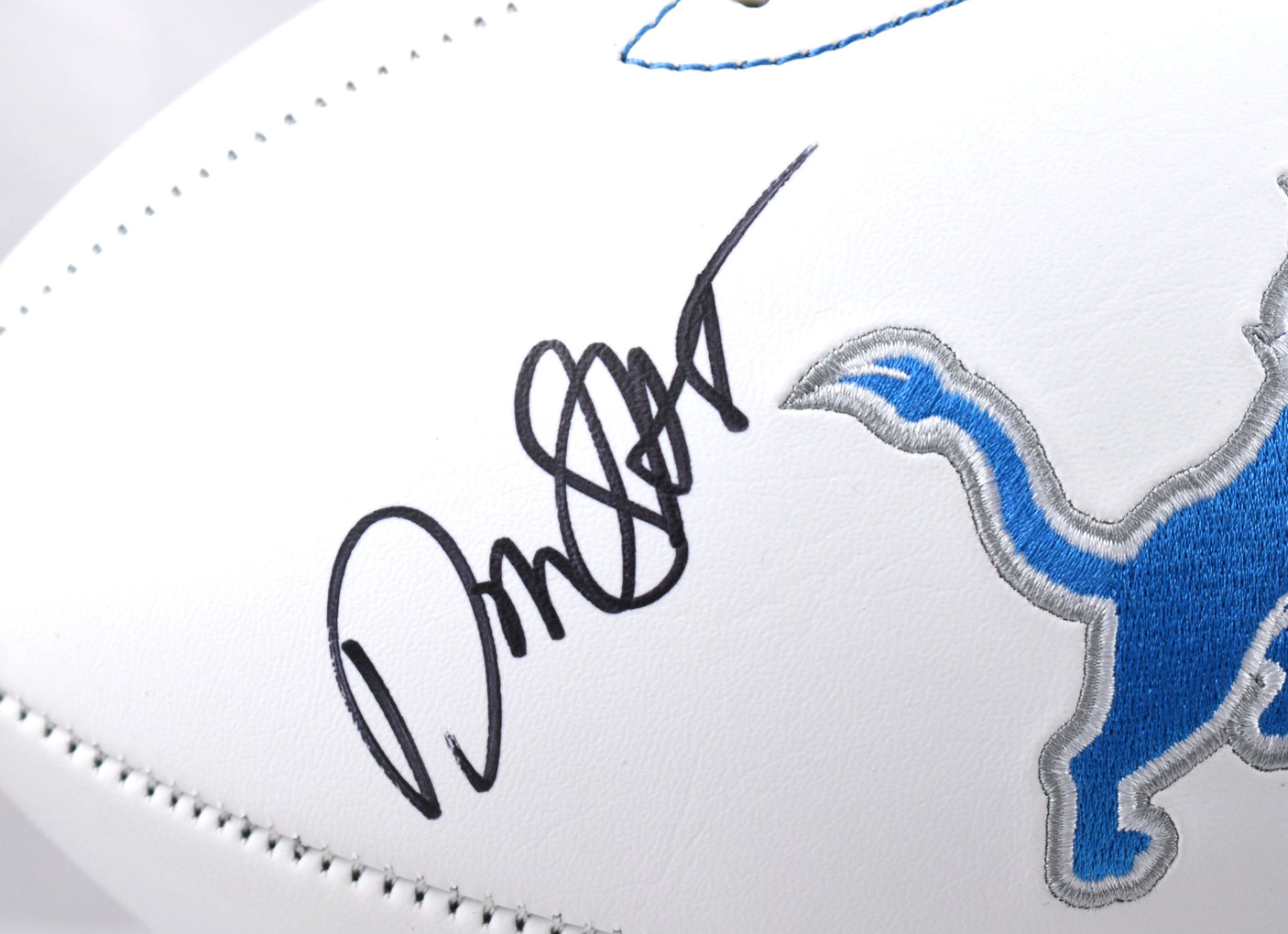 David Montgomery Autographed Detroit Lions Logo Football - Beckett W Hologram