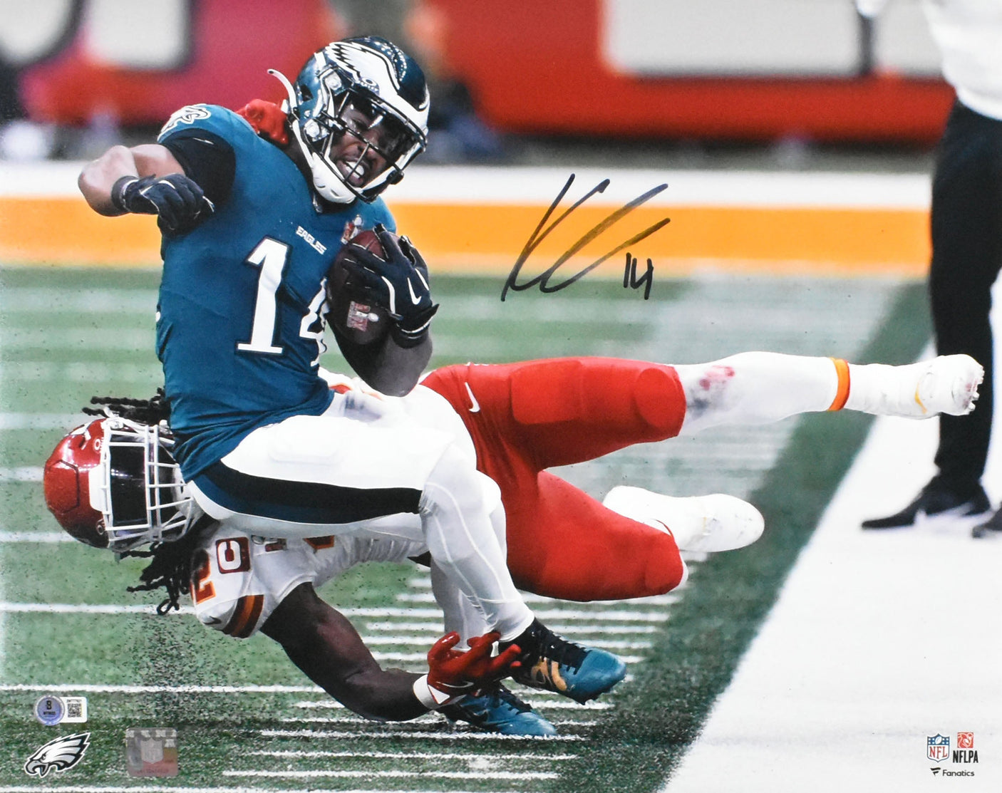 Kenneth Gainwell Autographed Eagles 16x20 Running Photo - Beckett W Hologram