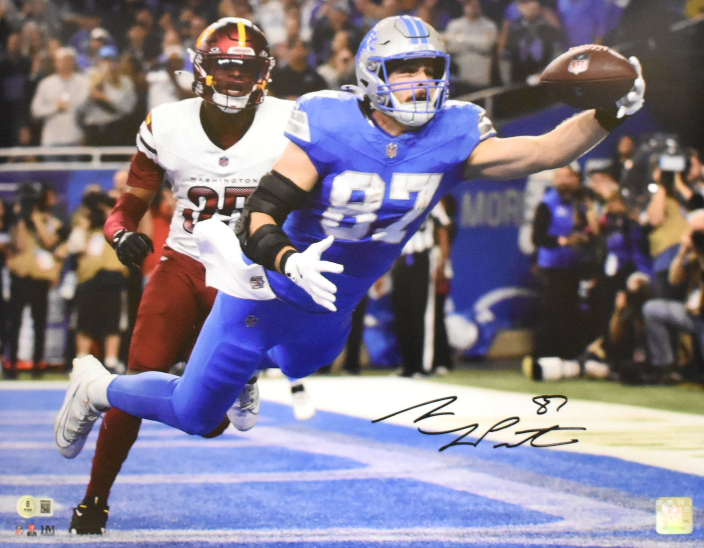 Sam LaPorta Autographed Detroit Lions 16x20 Catch Photo - Beckett W Hologram