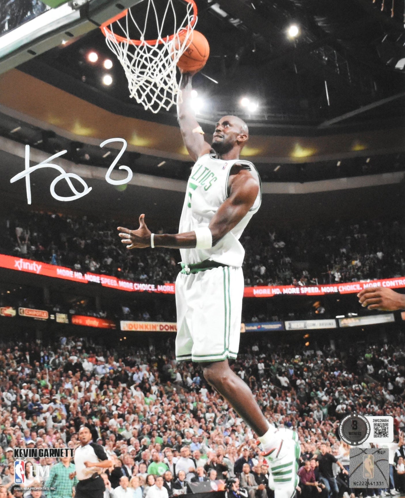 Kevin Garnett Autographed Boston Celtics 8x10 Dunk Photo - Beckett W Hologram