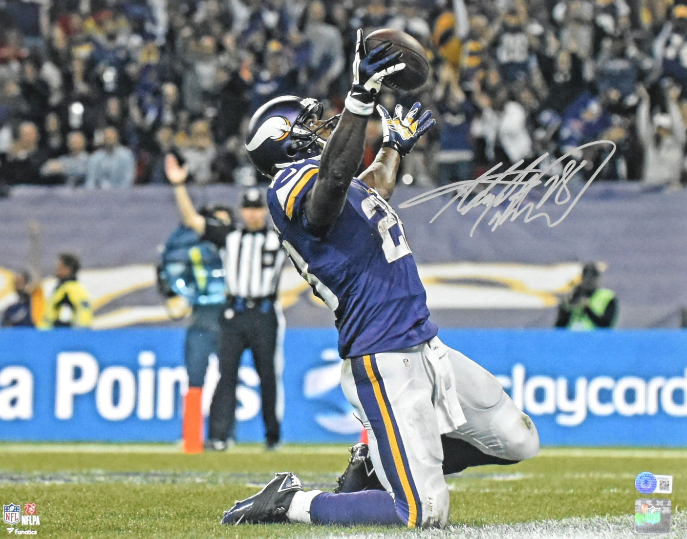 Adrian Peterson Autographed Vikings 16x20 Celebration Photo - Beckett W Hologram