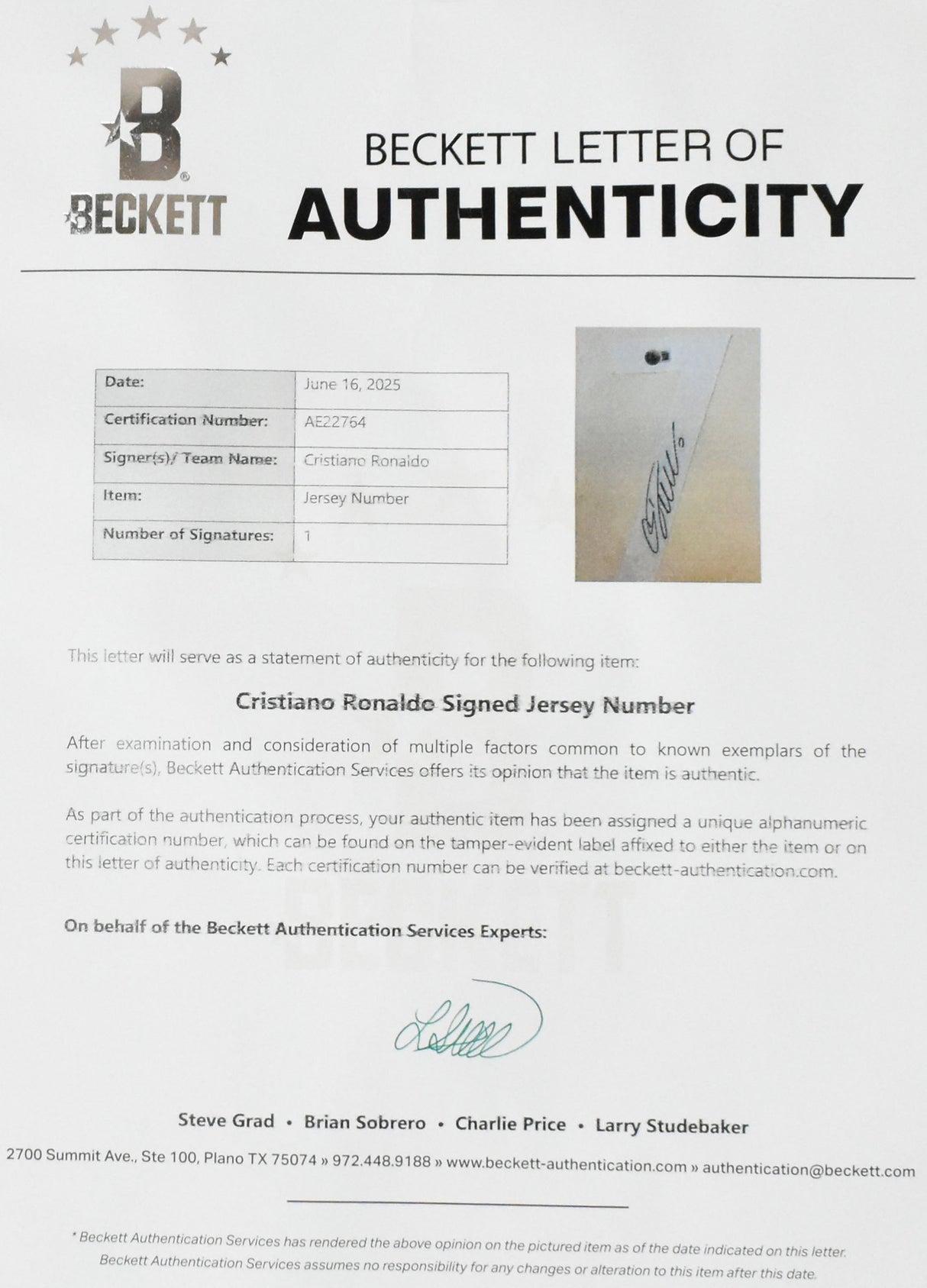 Cristiano Ronaldo Autographed Portugal Home Soccer Jersey #7-Beckett Holo*L *LOA