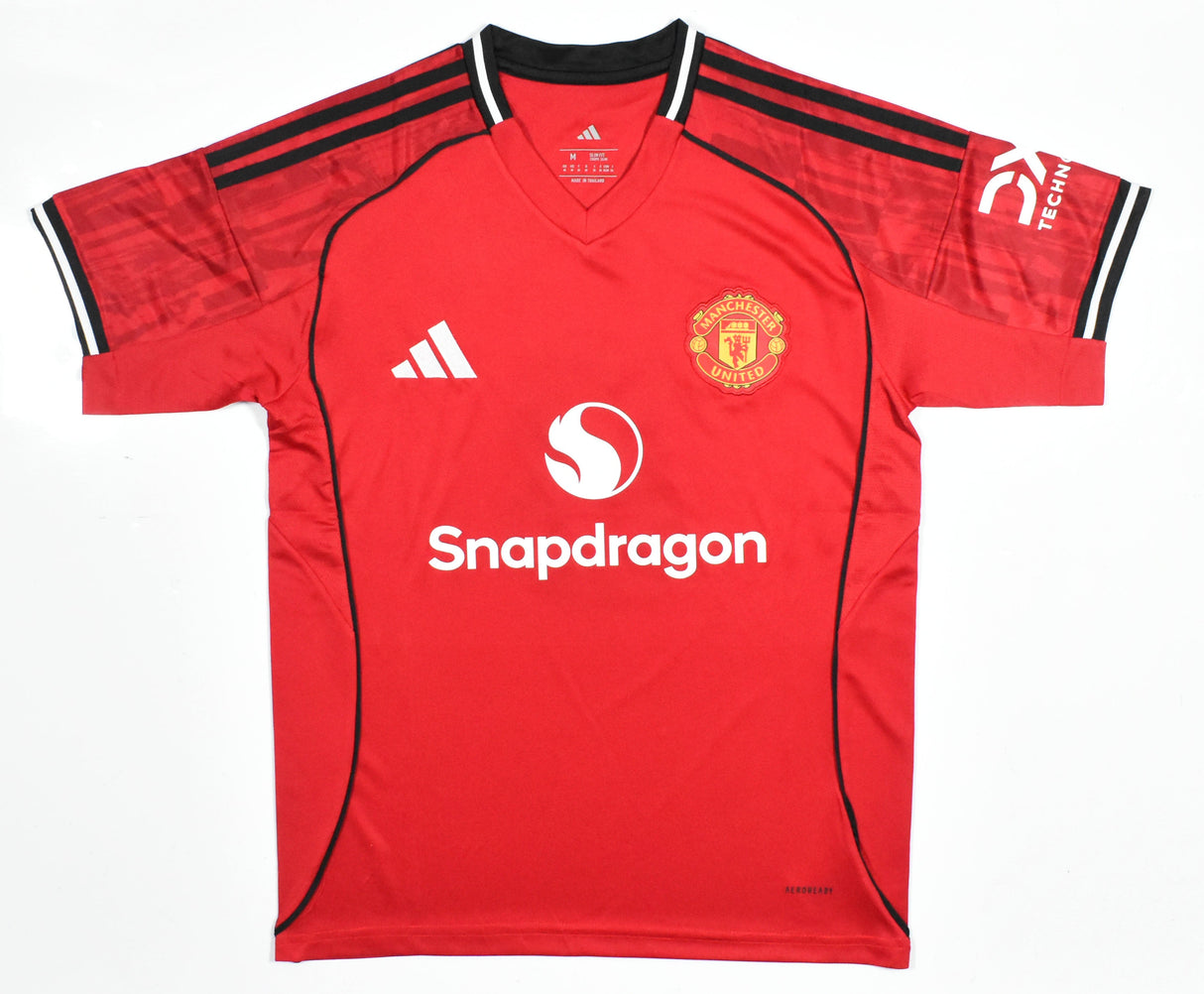 Bruno Fernandes Autographed Manchester United Home Soccer Jersey #8-Beckett W *M
