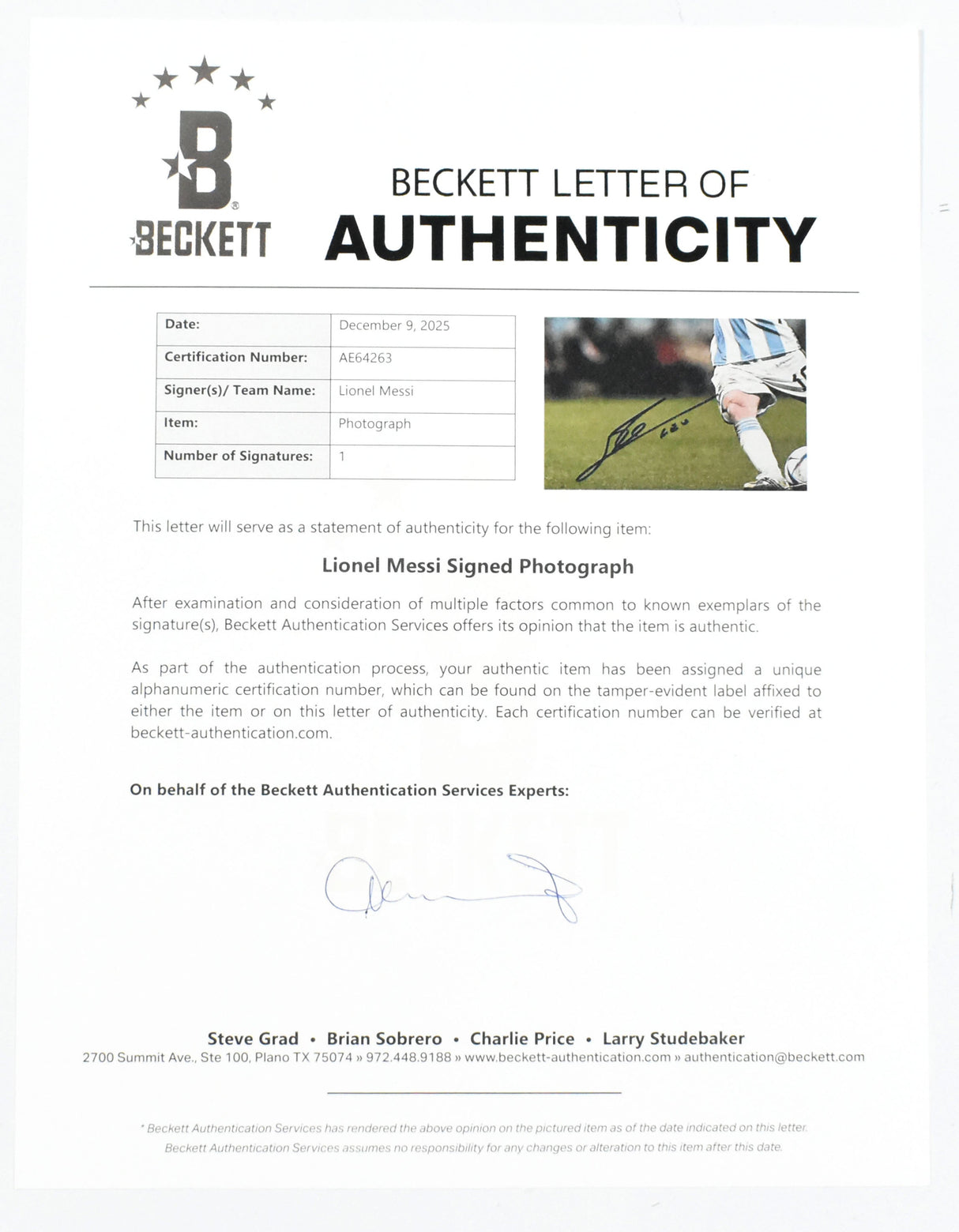 Lionel Messi Autographed 11x14 Argentina Kicking Photo - Beckett Hologram LOA