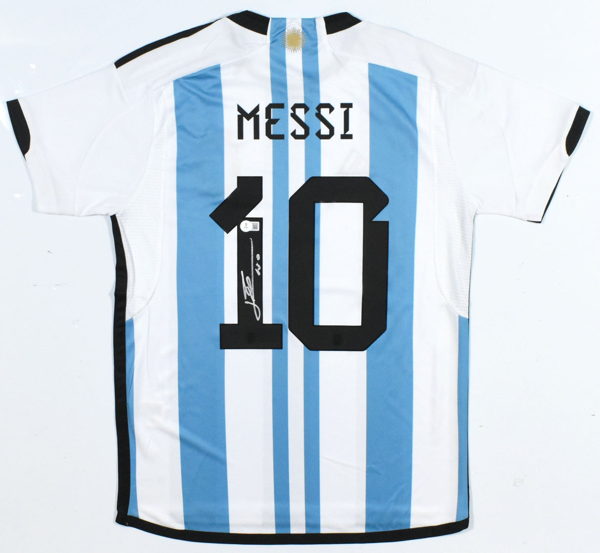 Lionel Messi Autographed Argentina Home Soccer Jersey #10 - Beckett W Holo *M