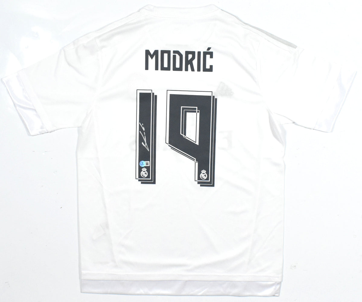 Luka Modri Autographed Real Madrid Home Soccer Jersey #19 - Beckett *L