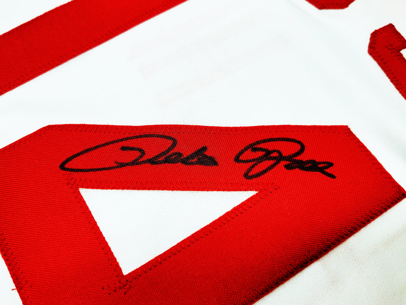 Cincinnati Reds Pete Rose Autographed White Jersey JSA Stock #202353