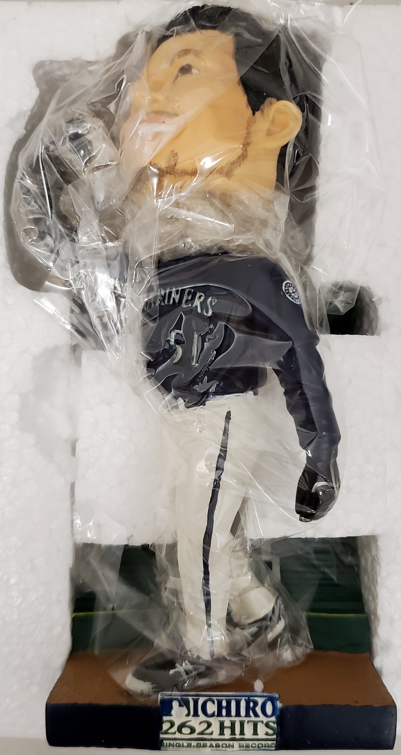 Ichiro Suzuki Autographed 262 Hit Leader Bobblehead Box Seattle Mariners IS Holo SKU #193658