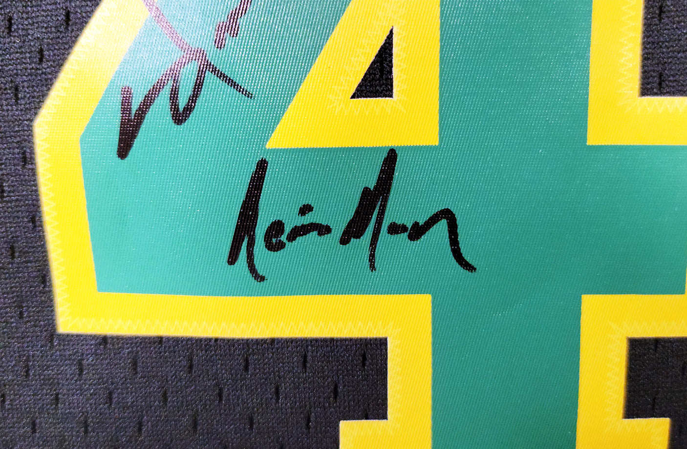 Seattle Supersonics Shawn Kemp Autographed Black Authentic Mitchell & Ness Hardwood Classics Swingman Jersey Size M Signed On Front "Reign Man" MCS Holo Stock #203433
