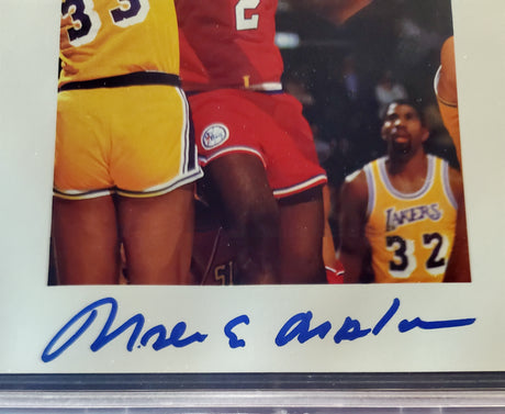 Moses Malone Autographed 8.5x11 Photo Sheet Philadelphia 76ers Beckett BAS Stock #196069