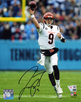 Joe Burrow Signed Cincinnati Bengals White Jersey Passing vs Titans 8x10 Photo - (Fanatics)