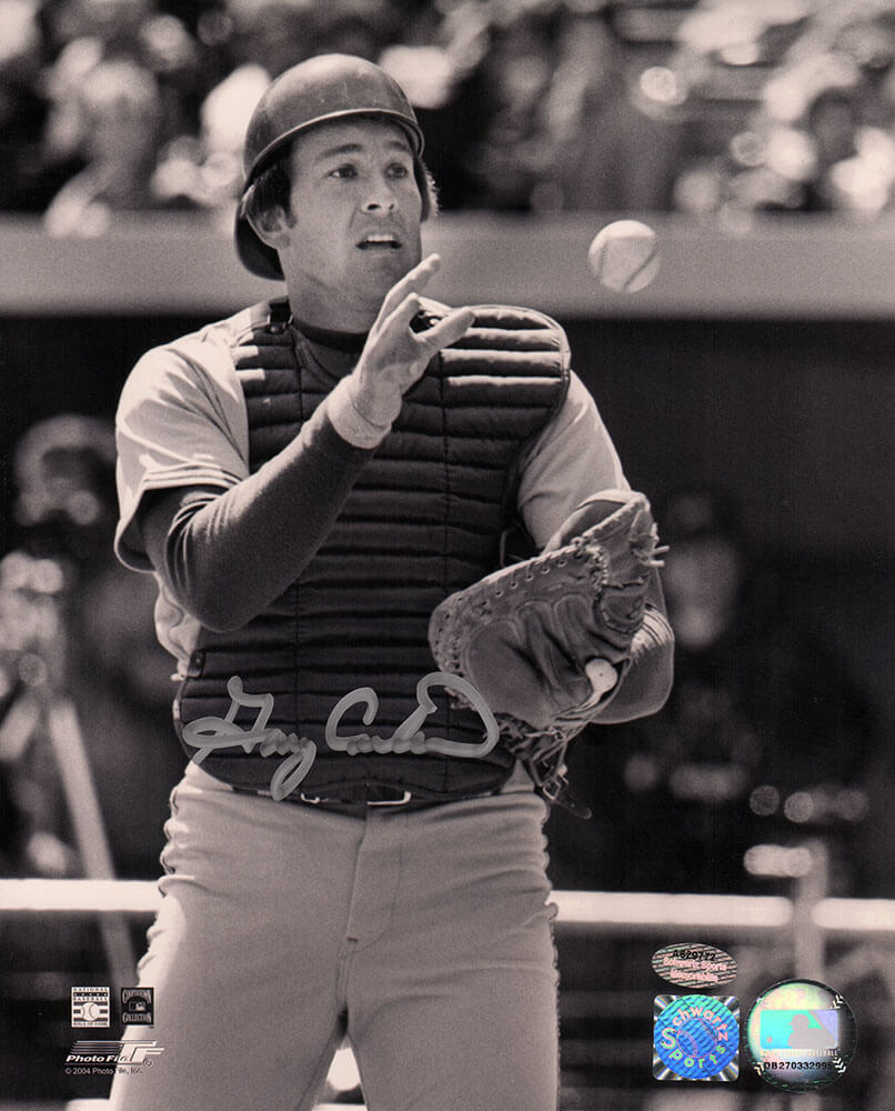 Gary Carter Signed Montreal Expos B&W Catching 8x10 Photo - (In Silver)