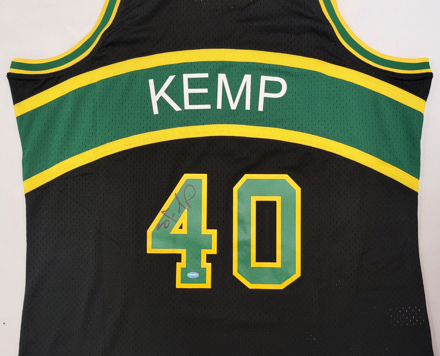 Seattle Supersonics Shawn Kemp Autographed 1994-95 Mitchell & Ness Hardwood Classics Black Jersey Size XXL MCS Holo #93469