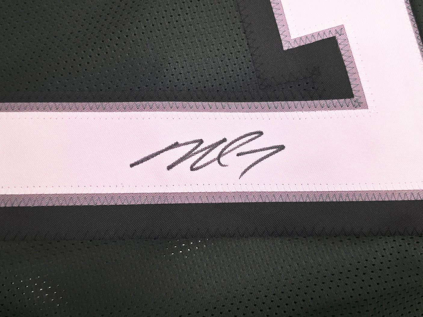 Philadelphia Eagles Michael Vick Autographed Green Jersey Beckett BAS Witness Stock #253384