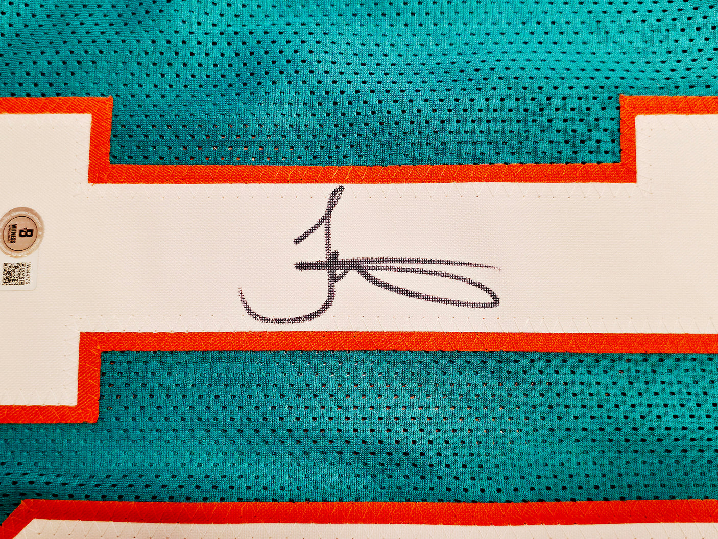 Miami Dolphins Tyreek Hill Autographed Teal Jersey Beckett BAS Witness Stock #253389