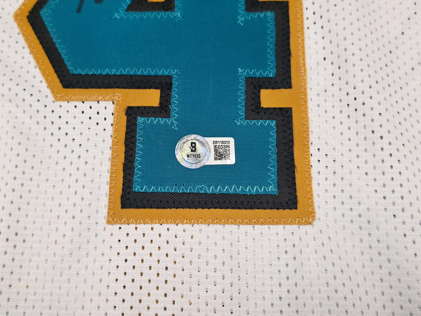 Memphis Grizzlies Zach Edey Autographed White Jersey Beckett BAS Witness Stock #253326